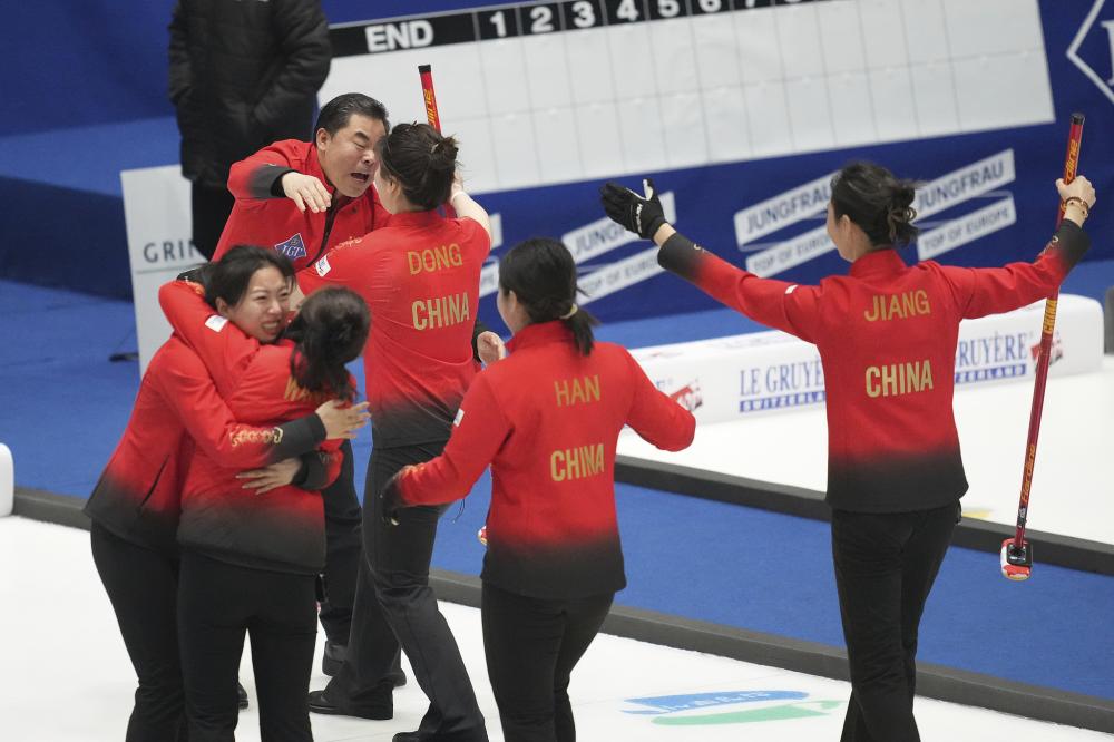 巴西前锋胡尔克39岁仍在巅峰状态！胡尔克在本赛季...