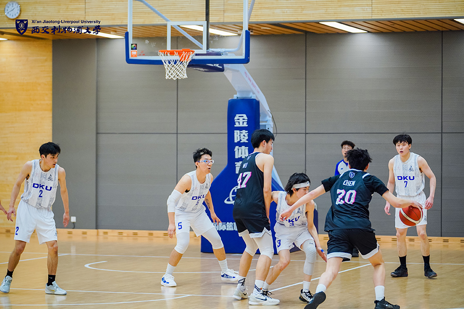 束阵容年轻